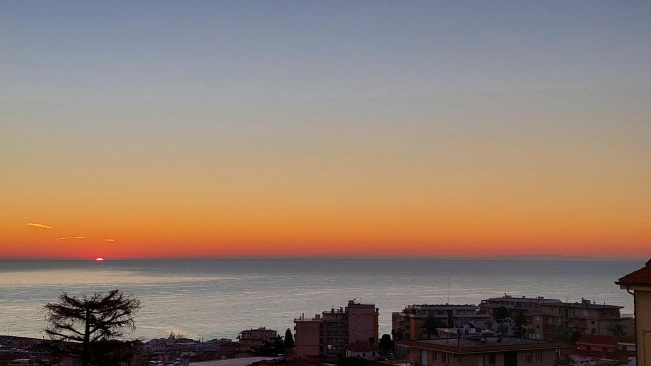 La Casa Di Ermes - Ampio Luminoso Appartamento A Tre Minuti Dal Centro Sanremo Bagian luar foto